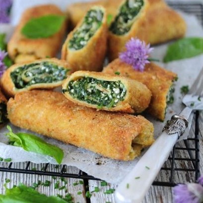 Spinach stuffed rolls (4pcs)
