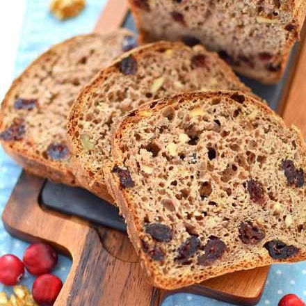 Bread with cranberries